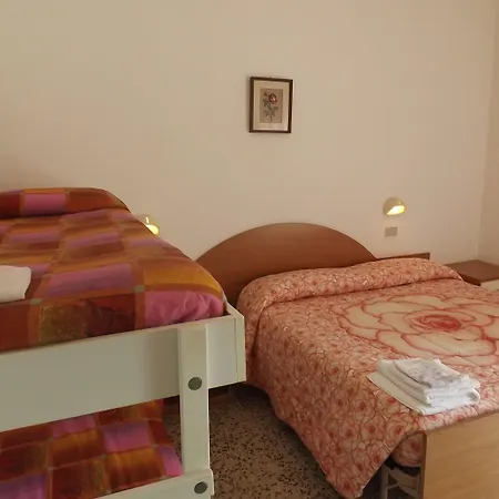 ホテル La Vela ベラーリア・イジェア・マリーナ