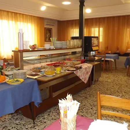 Hotel La Vela 2*