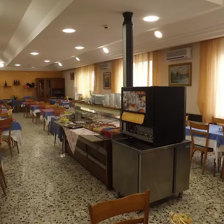 La Vela Hotel 2*