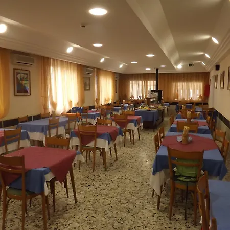La Vela Hotel 2*